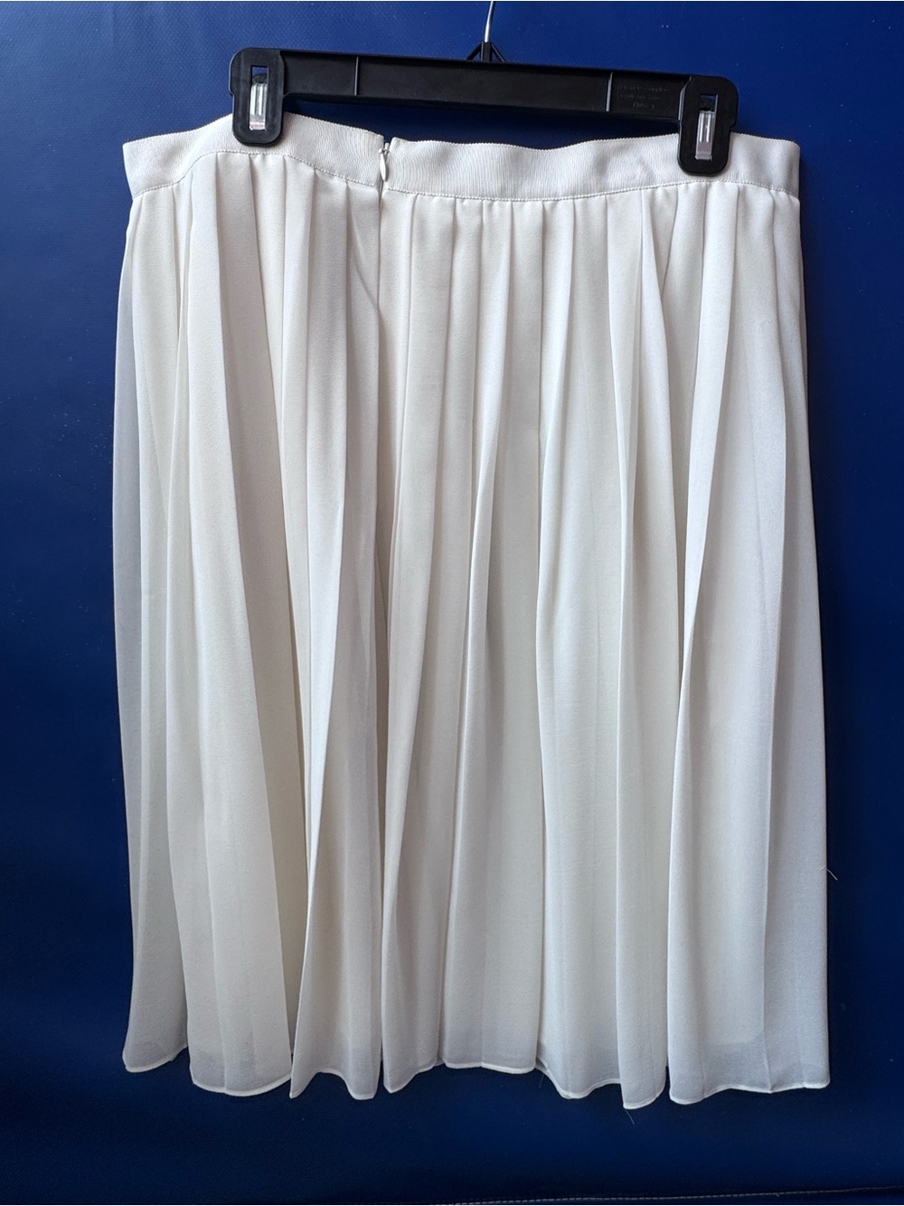 Chelsea28 Ivory Pleated Circle Skirt